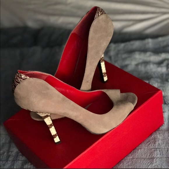 Charles Jourdan Shoes - Charles Jourdan beige suede size 9.5 reptile print